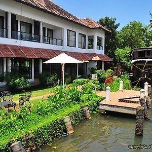 Citrus Backwaters And Spa Resort Alleppey